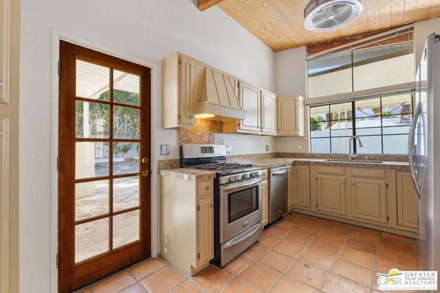 1983 S Yucca Place, Palm Springs CA: https://media.crmls.org/mediaz/727f9c34-0e6c-4737-9f04-837afacddca6.jpg