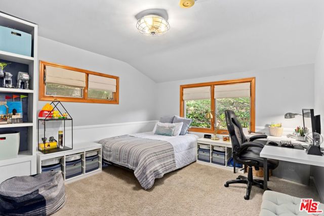 15601 Woodfield Place, Sherman Oaks CA: https://media.crmls.org/mediaz/727fd6c4-7cb3-4108-8a9c-022b9a4426ae.jpg
