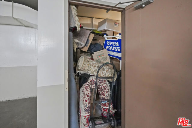 801 Ocean Avenue, Santa Monica CA: https://media.crmls.org/mediaz/7280a206-eb19-434b-81db-ceed80aea810.jpg