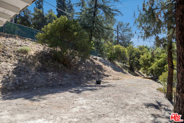 7815 Denivelle Road, Sunland CA: https://media.crmls.org/mediaz/7280b867-e492-4b71-9bbe-4b5e08e52723.jpg