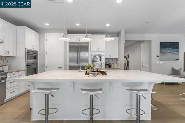 17691 Whisper Ln, Castro Valley CA: https://media.crmls.org/mediaz/7280bcee-0316-4fd1-8c4e-b7f5c62357f6.jpg