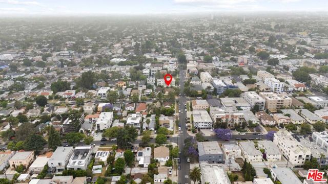 1601 S Shenandoah Street, Los Angeles CA: https://media.crmls.org/mediaz/7280cd7d-c4d7-4c41-a1f4-80d562acd74b.jpg