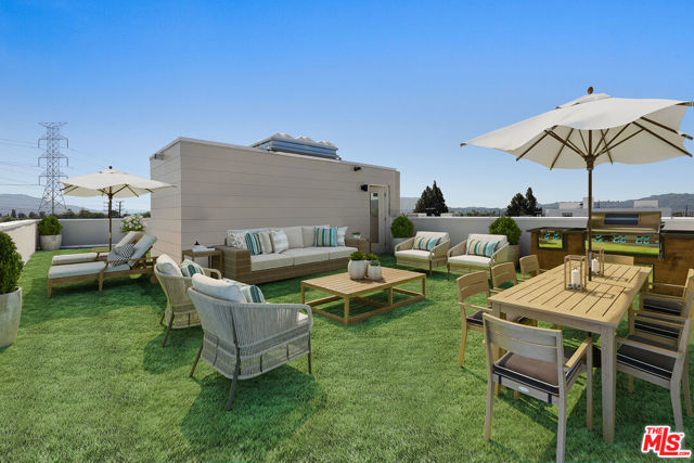 10957 Calvert, North Hollywood CA: https://media.crmls.org/mediaz/72810ca6-7fbd-40c4-a186-07e1ea99e6b9.jpg