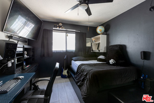 27501 Bernina Avenue, Canyon Country CA: https://media.crmls.org/mediaz/72811182-9c21-4114-a5c7-5bea035060e4.jpg