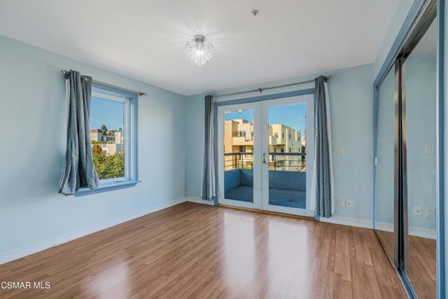 1645 Malcolm Avenue, Los Angeles CA: https://media.crmls.org/mediaz/72817cb2-8046-4ef9-ada0-029320ed7397.jpg