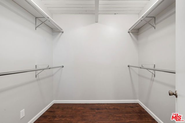 21206 Merridy Street, Chatsworth CA: https://media.crmls.org/mediaz/7281c0ba-18be-40bc-843c-59f7aa4b5c83.jpg