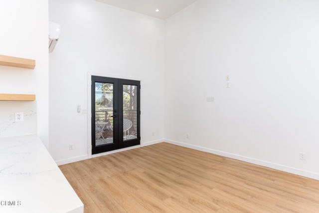 Detail Gallery Image 7 of 30 For 4947 Stratford Rd, Los Angeles,  CA 90042 - 5 Beds | 2 Baths