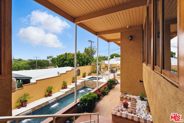 4134 W 60th Street, Los Angeles CA: https://media.crmls.org/mediaz/72828166-4546-42f8-9187-638a1b50385f.jpg
