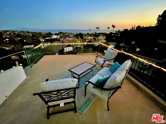 950 Chattanooga Avenue Pacific Palisades, California Panoramic Ocean & Catalina Views. 2nd Owner. Lots of light. LR has Wall of Glass facing South to yard, engineered patio and dramatic views. 2nd Owner 1700 sq ft single story home on Large 13k sq ft lot (downslope). High beam ceilings. Remodel or create your own dream home. Trust sale. No court confirmation.