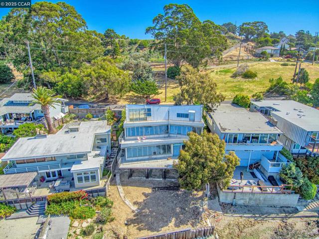 841 Ocean Ave, Richmond CA: https://media.crmls.org/mediaz/7283244f-deba-423b-b328-a1ef2e86e493.jpg