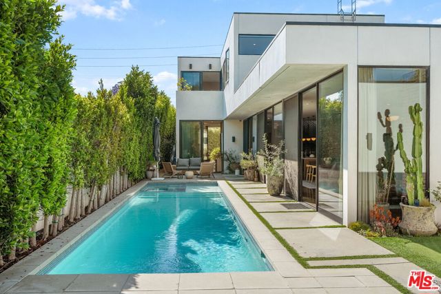 1102 Amoroso Place, Venice CA: https://media.crmls.org/mediaz/72833702-2515-4ad5-b2bd-550eaf547970.jpg