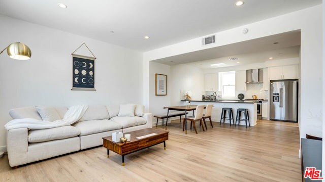 1060 S Bronson #4, Los Angeles, CA 90019