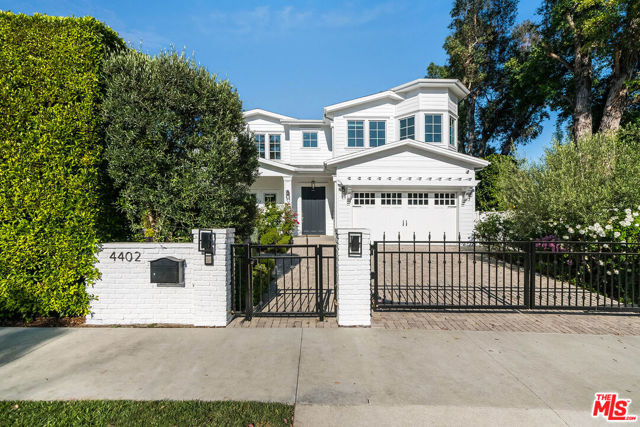 4402 Ledge Avenue, Toluca Lake CA: https://media.crmls.org/mediaz/72853474-e3a7-4491-a6ba-e9c9c6ce2b1c.jpg