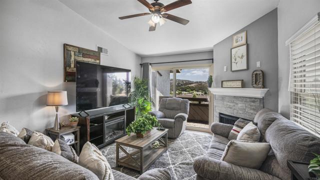 Detail Gallery Image 4 of 31 For 1677 Melrose Ave #H,  Chula Vista,  CA 91911 - 2 Beds | 2 Baths