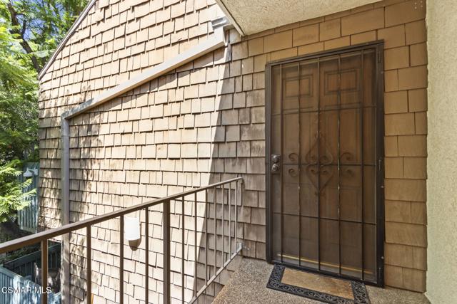 5700 Etiwanda Avenue, Tarzana CA: https://media.crmls.org/mediaz/72861334-1c67-4f30-a22d-4a928a85d833.jpg