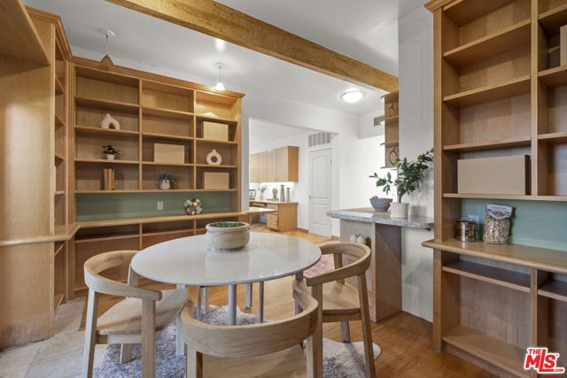 2980 Hollyridge Drive, Los Angeles CA: https://media.crmls.org/mediaz/7286b3db-5d6c-4b21-b479-0a9d9f5437cd.jpg