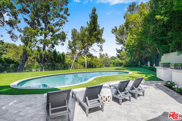 1100 Pine Drive, Beverly Hills CA: https://media.crmls.org/mediaz/72875c73-7731-418f-8701-9b674f4f0b25.jpg