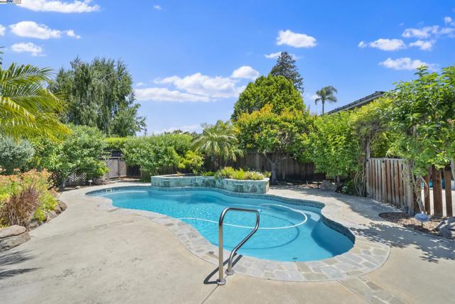 4301 Norris Rd, Fremont CA: https://media.crmls.org/mediaz/72879584-86ad-436f-a80c-8a8949fe6b74.jpg