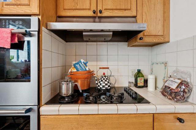 658 30Th Ave, San Francisco CA: https://media.crmls.org/mediaz/7287cfa3-5aef-41fa-b06a-1483be8a915b.jpg
