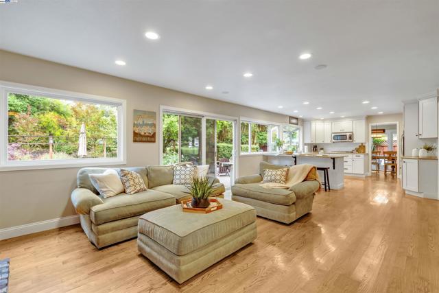 1632 Saint Norbert Dr, Danville CA: https://media.crmls.org/mediaz/728860e8-7f0e-4afa-92ec-e9aaf6eeb207.jpg