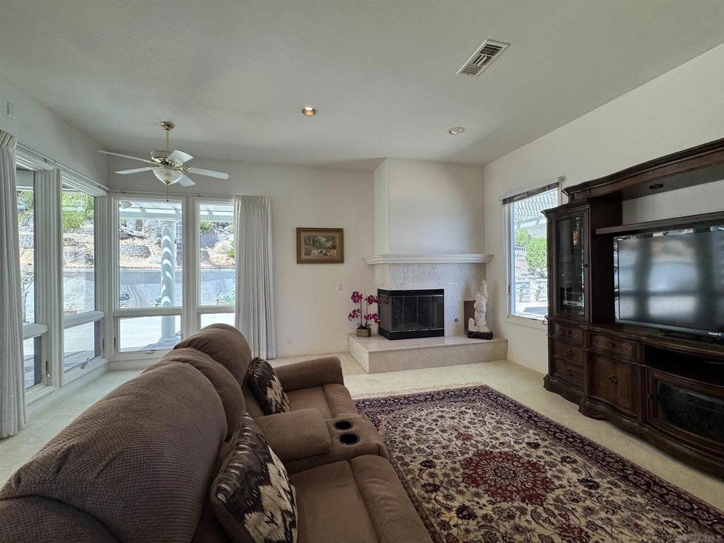 MLS #250034393SD img 34