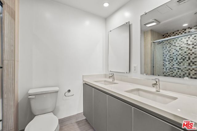 850 Wilcox, Los Angeles CA: https://media.crmls.org/mediaz/7288eae9-934b-4d7b-be6a-ab2a19b163a1.jpg