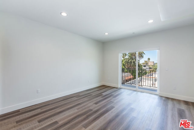 857 N Hayworth Avenue, Los Angeles CA: https://media.crmls.org/mediaz/72897fdd-d023-43d4-b2b8-8421e9fd490a.jpg