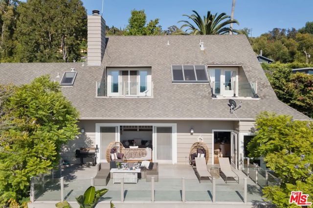 3625 Serra Road, Malibu CA: https://media.crmls.org/mediaz/728a613a-794b-44b6-b746-4adaf1a7e001.jpg