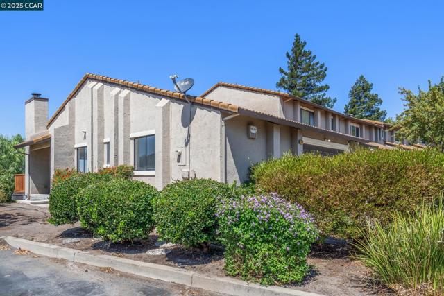 3513 Stone Pl, Antioch CA: https://media.crmls.org/mediaz/728acf99-8166-463b-a94e-3bf79f71e05b.jpg