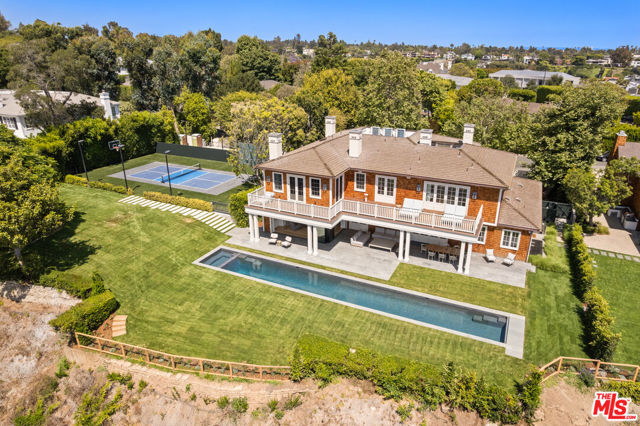 525 Spoleto Drive, Pacific Palisades CA: https://media.crmls.org/mediaz/728ae963-d0fa-412c-804f-c2e35124205e.jpg