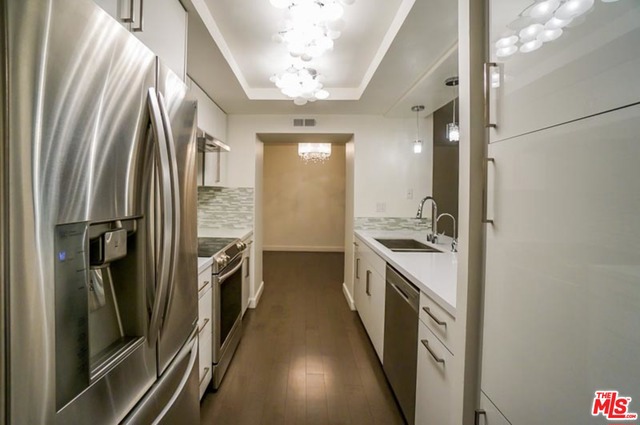 600 W 9Th Street, Los Angeles CA: https://media.crmls.org/mediaz/728b1888-99a5-49a8-9558-b47139eefd3a.jpg