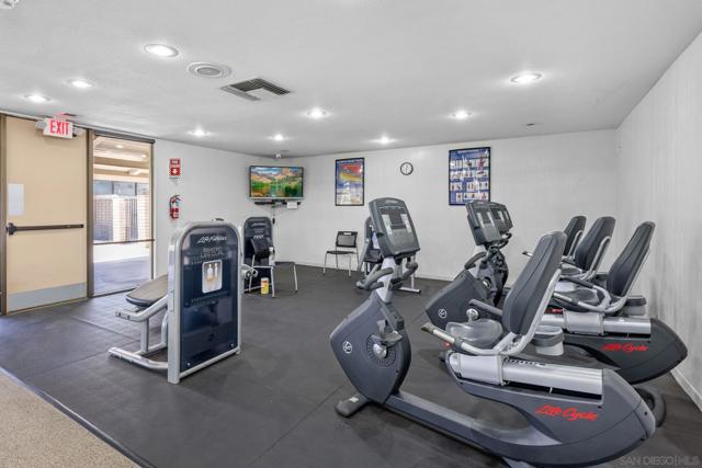 5001 W Florida Avenue, Hemet CA: https://media.crmls.org/mediaz/728b5fc9-2cd6-4332-b371-e3cfc111866d.jpg