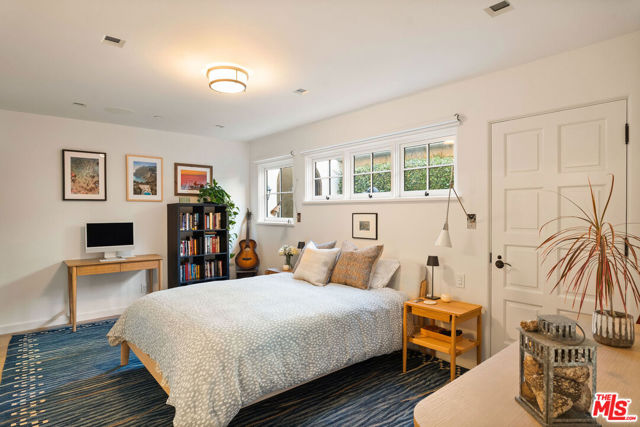 Image 46 of 72 For 705 Palisades Beach Road