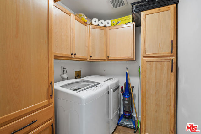 7427 Cleon Avenue, Sun Valley CA: https://media.crmls.org/mediaz/728c2c99-ca62-4f5d-9ec1-097672329088.jpg
