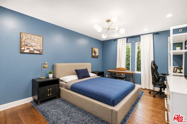 4050 Hayvenhurst Drive photo 30