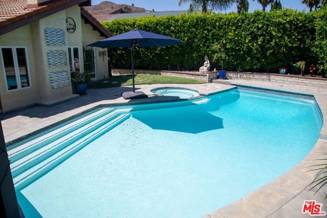 12818 Neon Way, Granada Hills CA: https://media.crmls.org/mediaz/728c47d4-c073-49c1-aeaf-0062304ef8e5.jpg