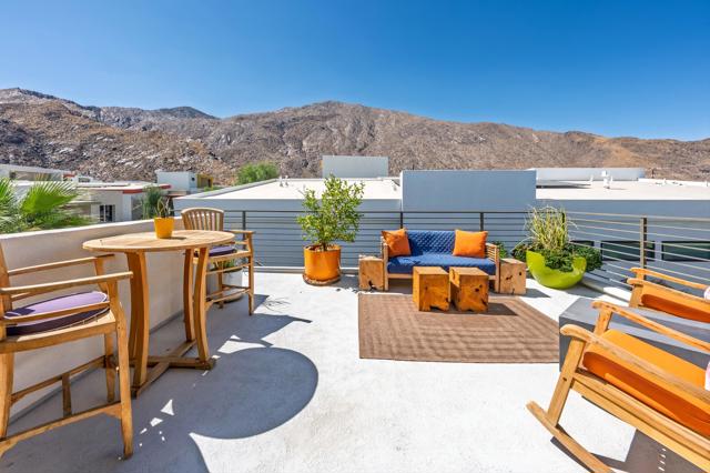 160 Obsidian Loop N, Palm Springs, CA 92264