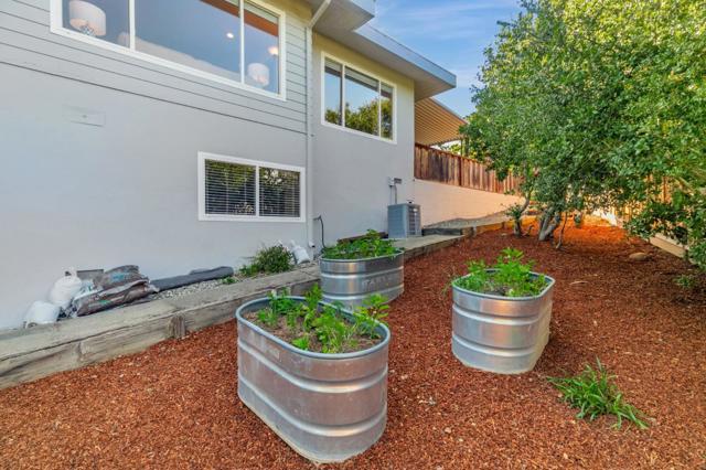 3300 Plateau Drive, Belmont CA: https://media.crmls.org/mediaz/728c9cfd-0740-453c-ae5c-149703f73cc3.jpg