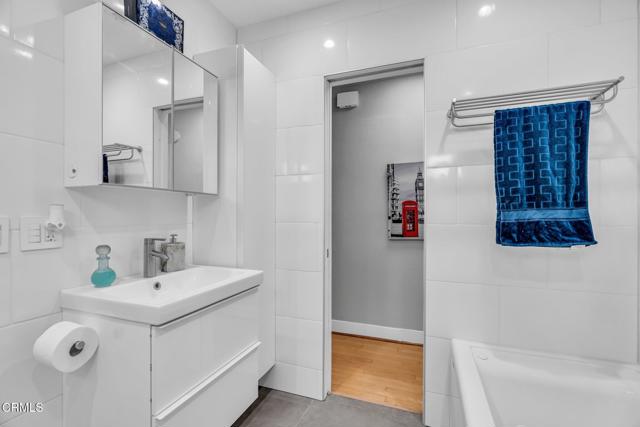 1455 E California Avenue, Glendale CA: https://media.crmls.org/mediaz/728d3c5c-77fb-4f4e-b6e0-bc9bad90a5d2.jpg