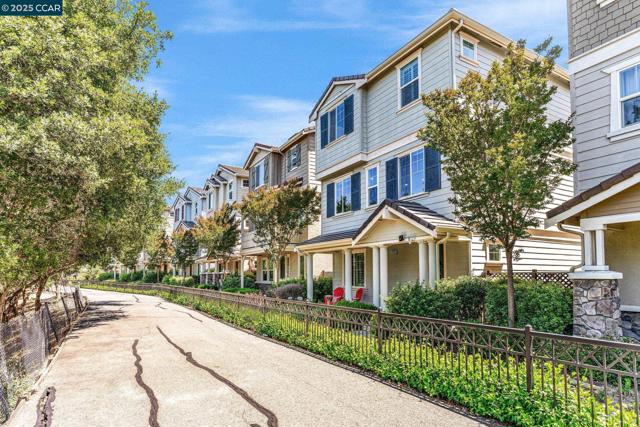 6983 Alamo Creek Trl, Dublin CA: https://media.crmls.org/mediaz/728dba99-ef7d-4336-a850-d9226ed79831.jpg
