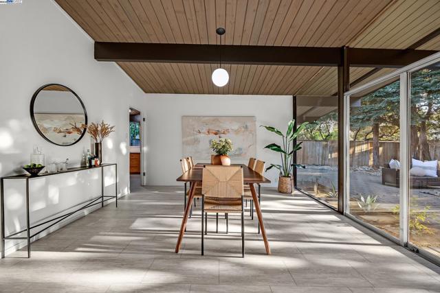 4004 Salem St, Concord CA: https://media.crmls.org/mediaz/728de20e-1740-49c1-8d78-d931c45aaed8.jpg