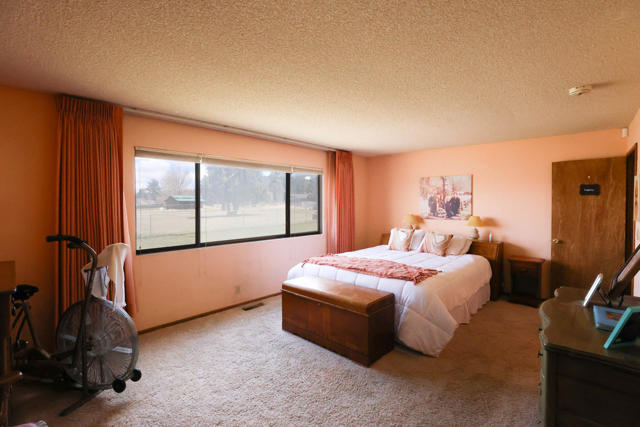 108 Palomino Drive, Big Bear CA: https://media.crmls.org/mediaz/728dec51-82e0-40ea-a579-63eb190755c6.jpg