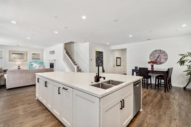 Detail Gallery Image 6 of 34 For 4203 Calle Del Vista, Oceanside,  CA 92057 - 4 Beds | 3 Baths