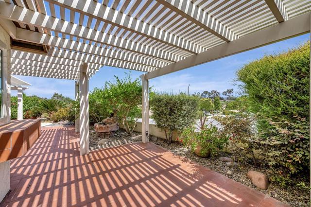 12880 Circulo Dardo, San Diego CA: https://media.crmls.org/mediaz/728edefe-d06b-44b1-b029-fbab4d651bd7.jpg
