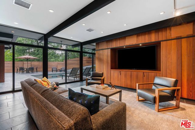 5228 Escalante Drive, La Canada Flintridge CA: https://media.crmls.org/mediaz/728ef03e-b743-4518-89da-05a2b87e35df.jpg