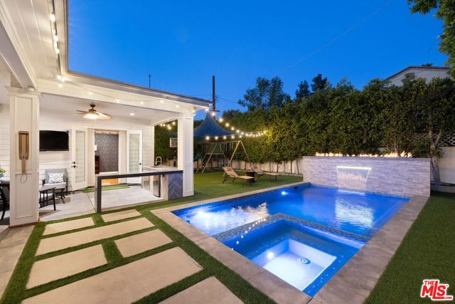 4728 Vesper Avenue, Sherman Oaks CA: https://media.crmls.org/mediaz/728ef959-55f8-4661-a5e5-46f04c563a04.jpg