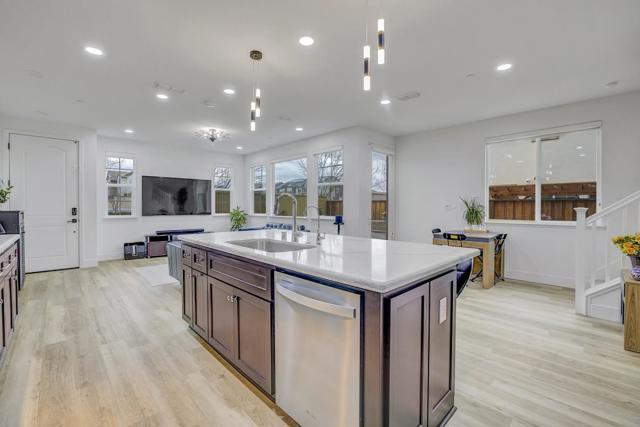 1426 S Central Parkway, Mountain House CA: https://media.crmls.org/mediaz/728efe1f-a05f-4416-b6d0-dc51fba87835.jpg