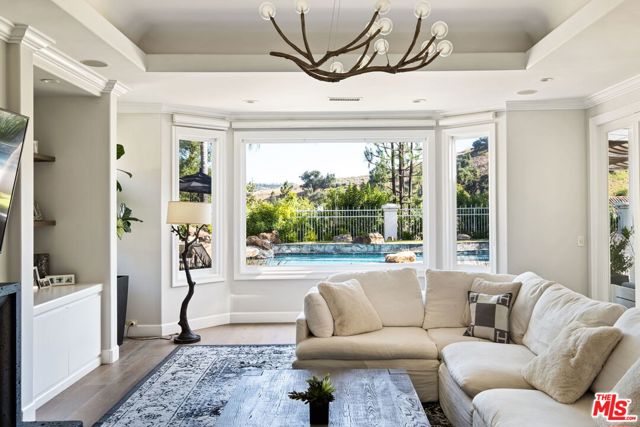 5325 Collingwood Circle, Calabasas CA: https://media.crmls.org/mediaz/728f4cd5-cb22-4b1d-aa3c-c92e85b5f547.jpg