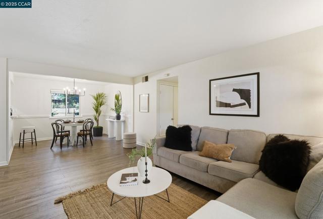 2055 Sierra Rd, Concord CA: https://media.crmls.org/mediaz/728f7ab8-05f2-4b41-9e1f-00b9ce5a105f.jpg