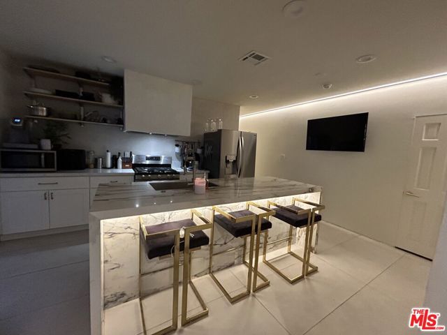 641 N Vista Street, Los Angeles CA: https://media.crmls.org/mediaz/728f9656-608e-4fcc-83de-c54e95bafa0e.jpg